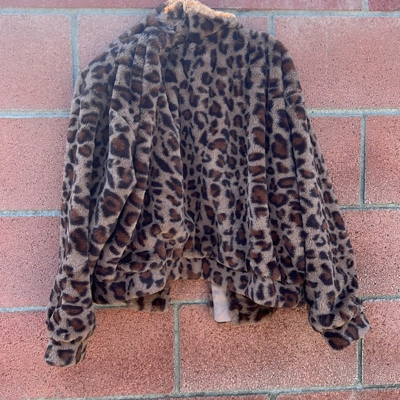 XS| Kittenish | Leopard 🐆 Print Oversized Fit Faux Coat - Picture 4 of 6
